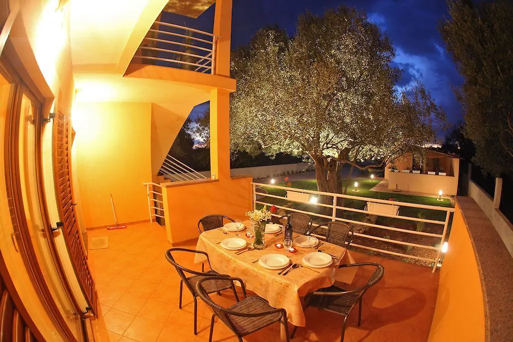 Apartments Villa Mareta Sukošan 0*,