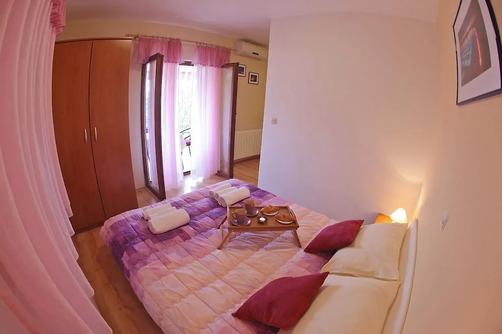 Apartments Villa Mareta Sukošan