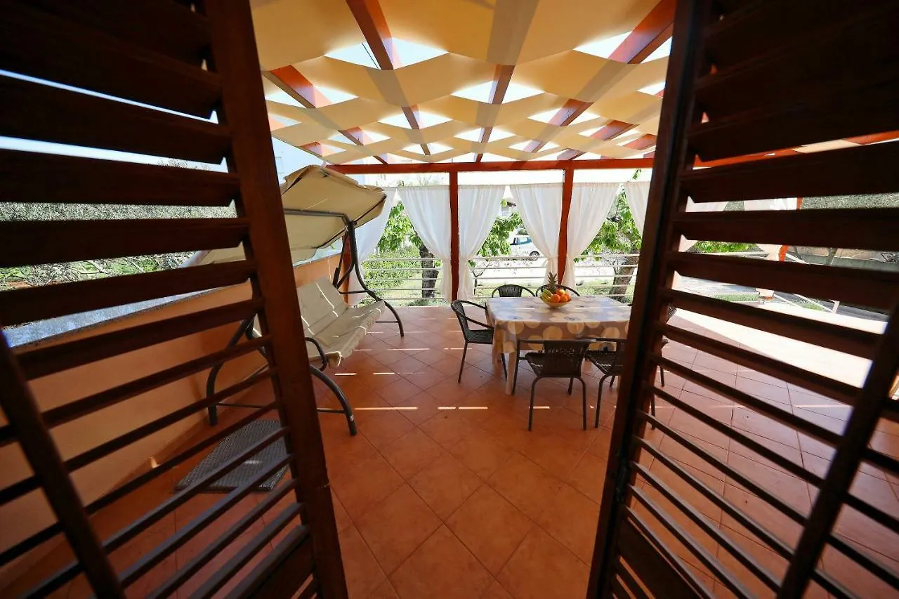 Apartments Villa Mareta Sukošan 0*,