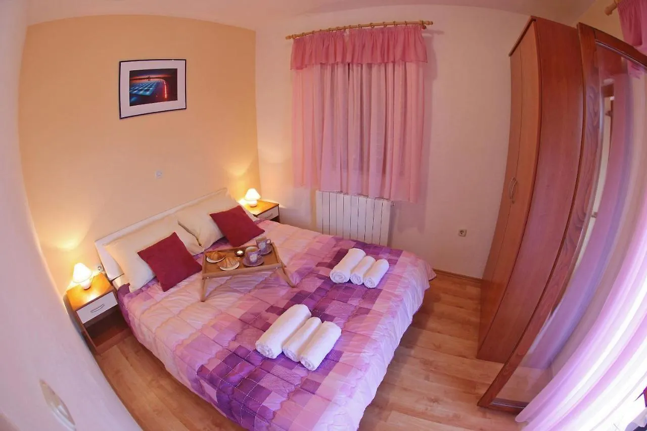 Apartments Villa Mareta Sukošan